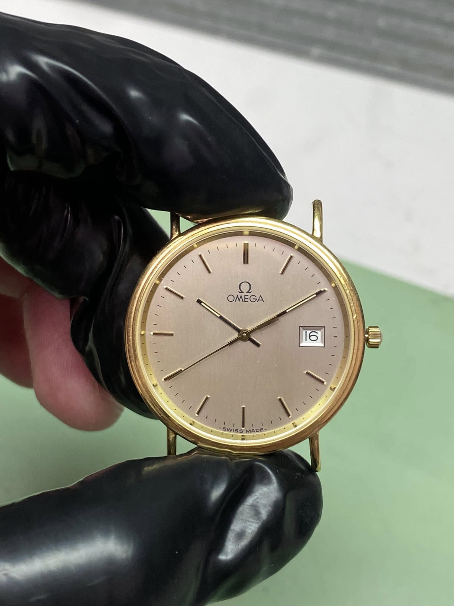 Omega kwarc na mechanizmie 1430 w złotej kopercie 18k